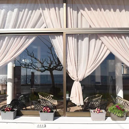 Star - Beachfront Nests Apartament *