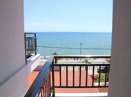 Star ماكريغيالوس